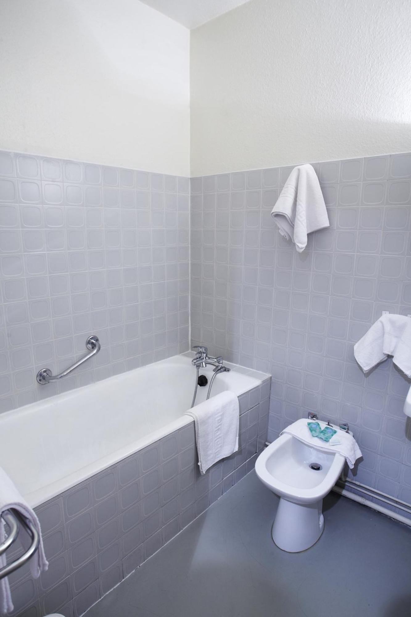 Hotel De Paris Bagneres-de-Luchon Номер фото