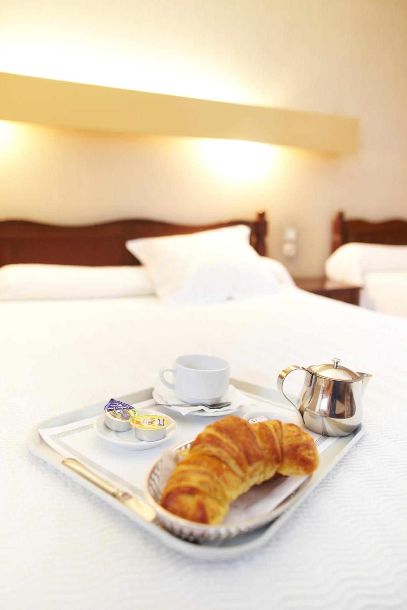 Hotel De Paris Bagneres-de-Luchon Номер фото