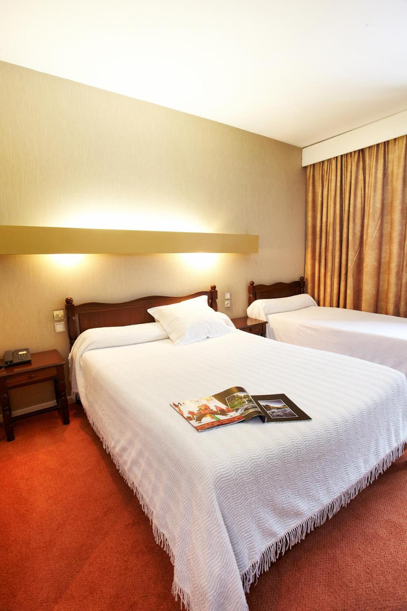Hotel De Paris Bagneres-de-Luchon Номер фото